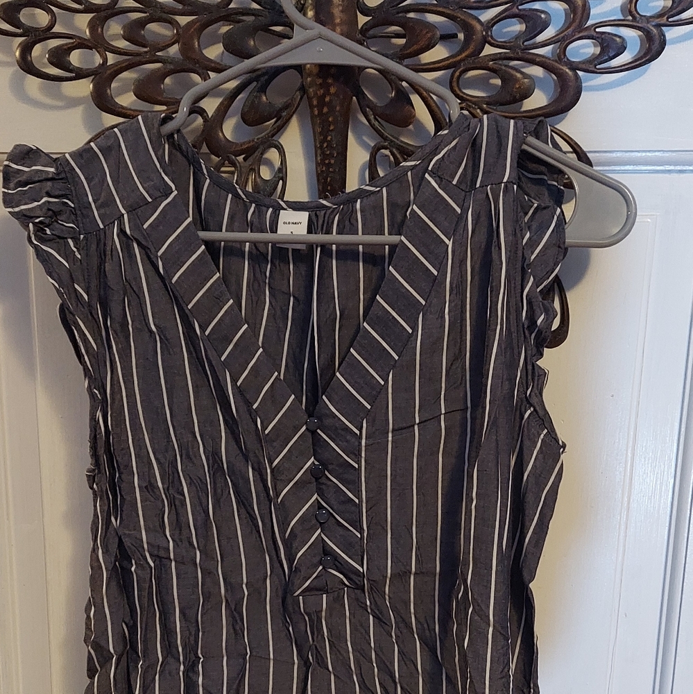 Ruffle cap sleeve top